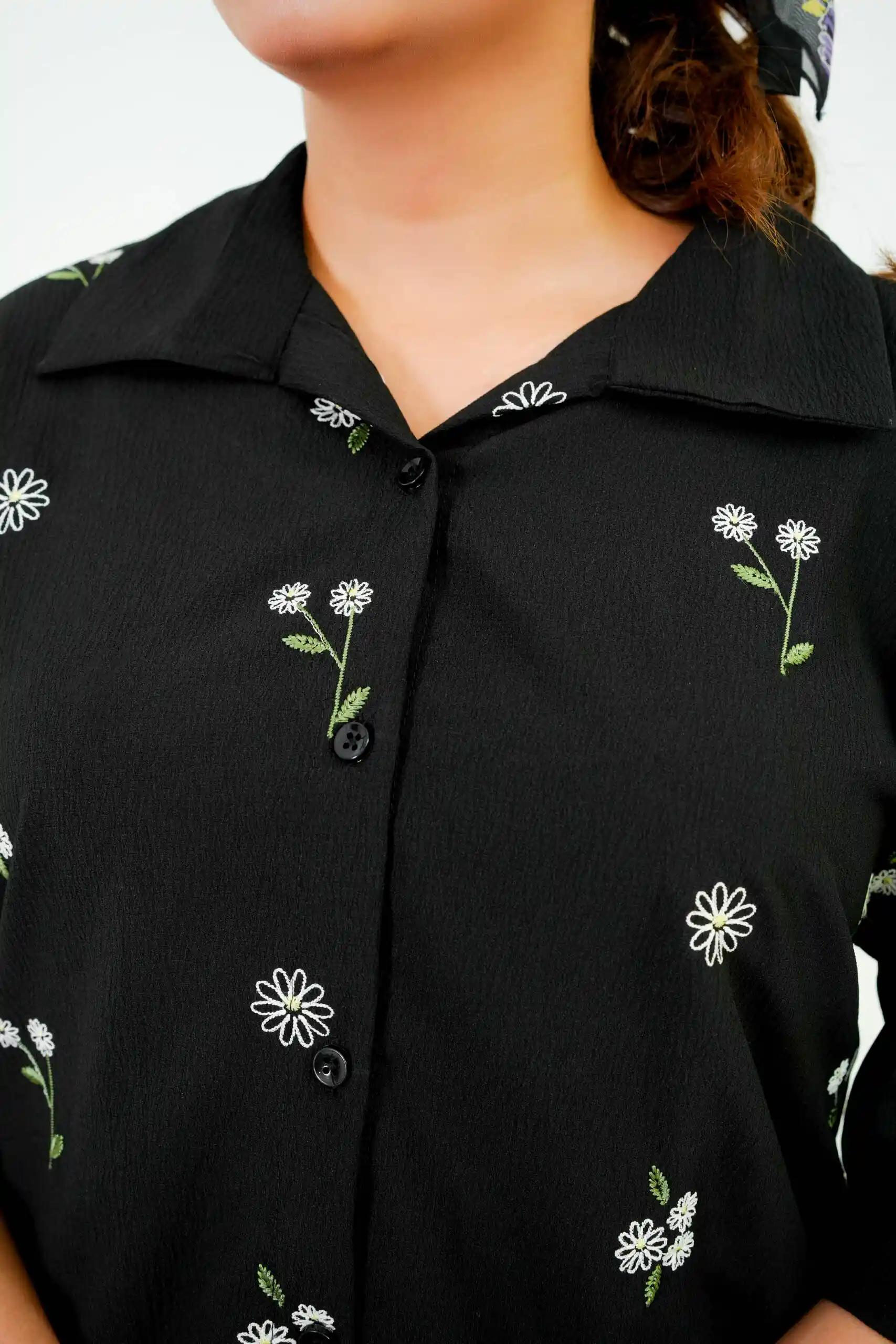 Black Embroidered Cropped Shirt - Image 5